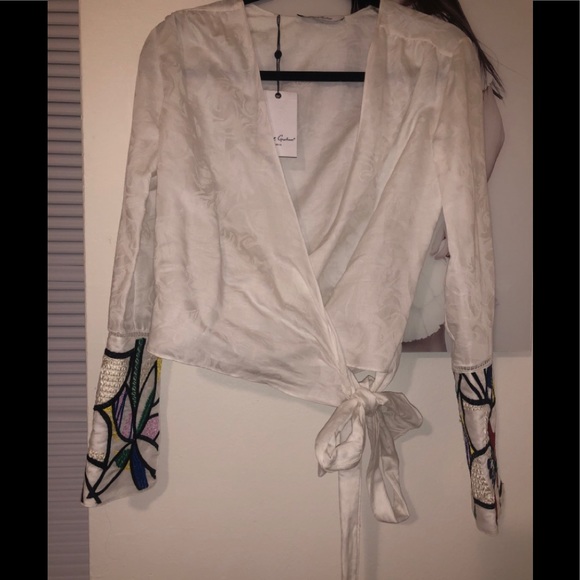 Robert Graham Tops - NWT Robert Graham linen cotton wrap blouse S